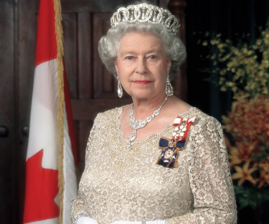 Images of Queen Elizabeth II | 900x750