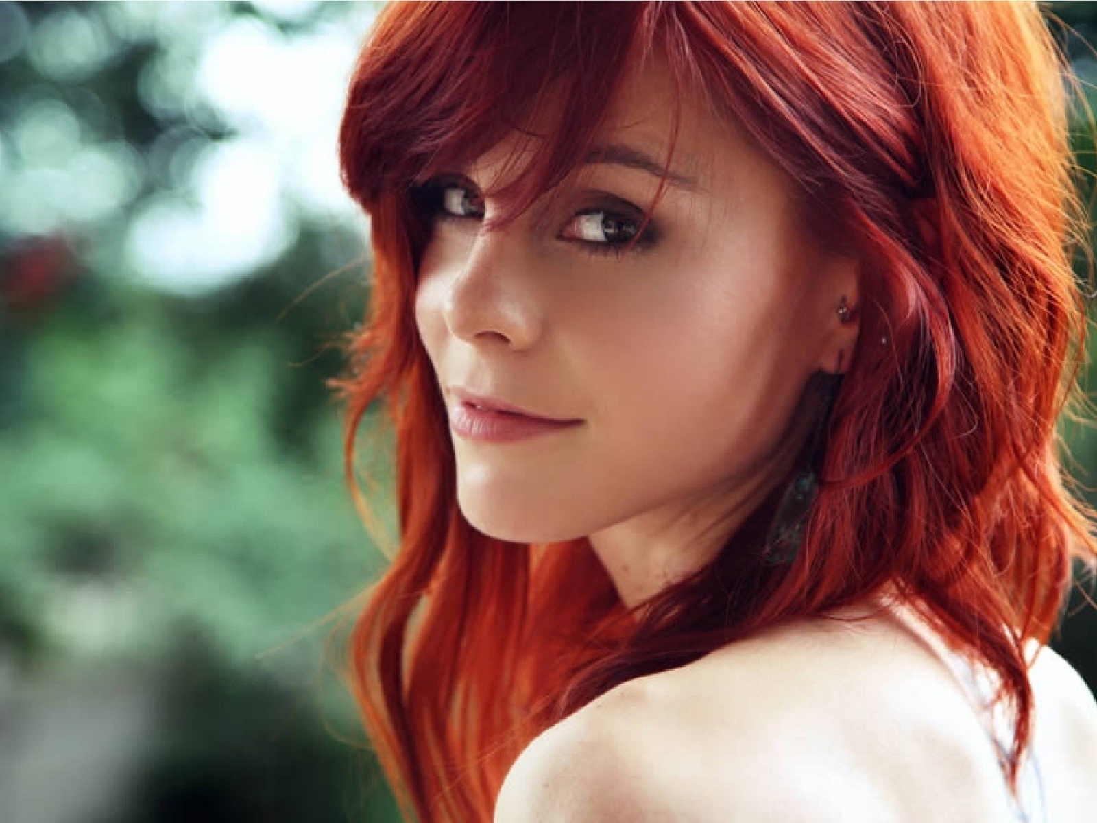 Redhead Backgrounds on Wallpapers Vista
