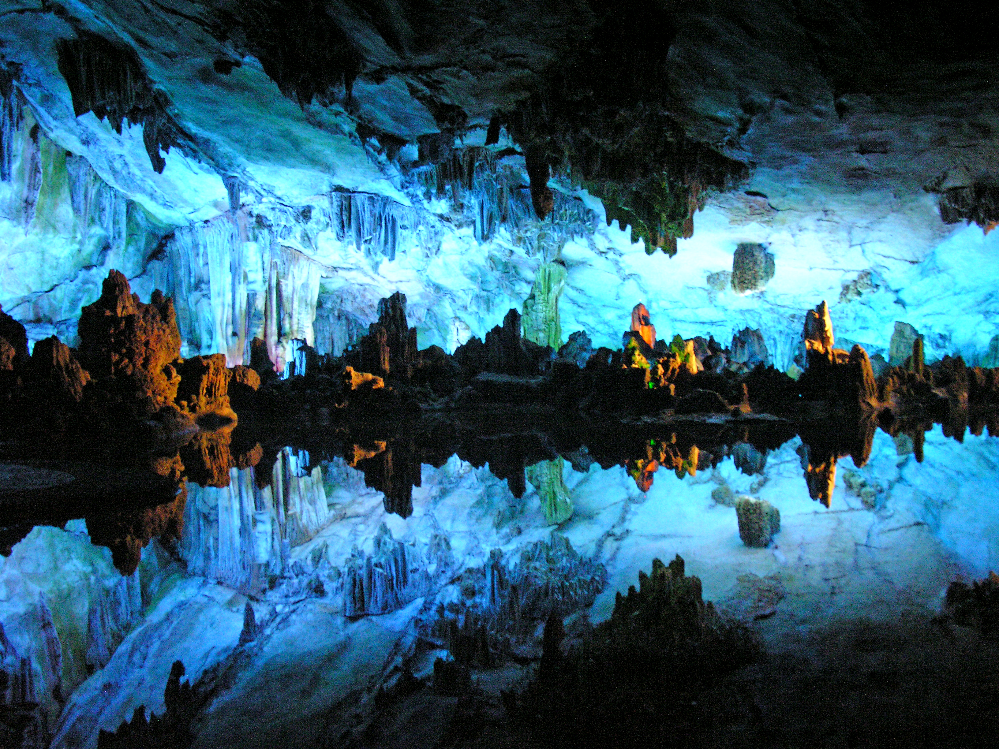 Amazing Reed Flute Cave Pictures & Backgrounds