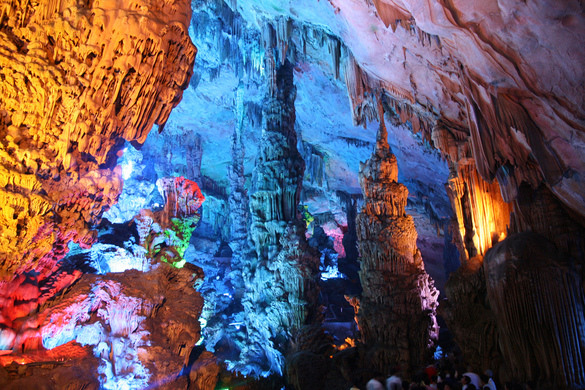 Amazing Reed Flute Cave Pictures & Backgrounds