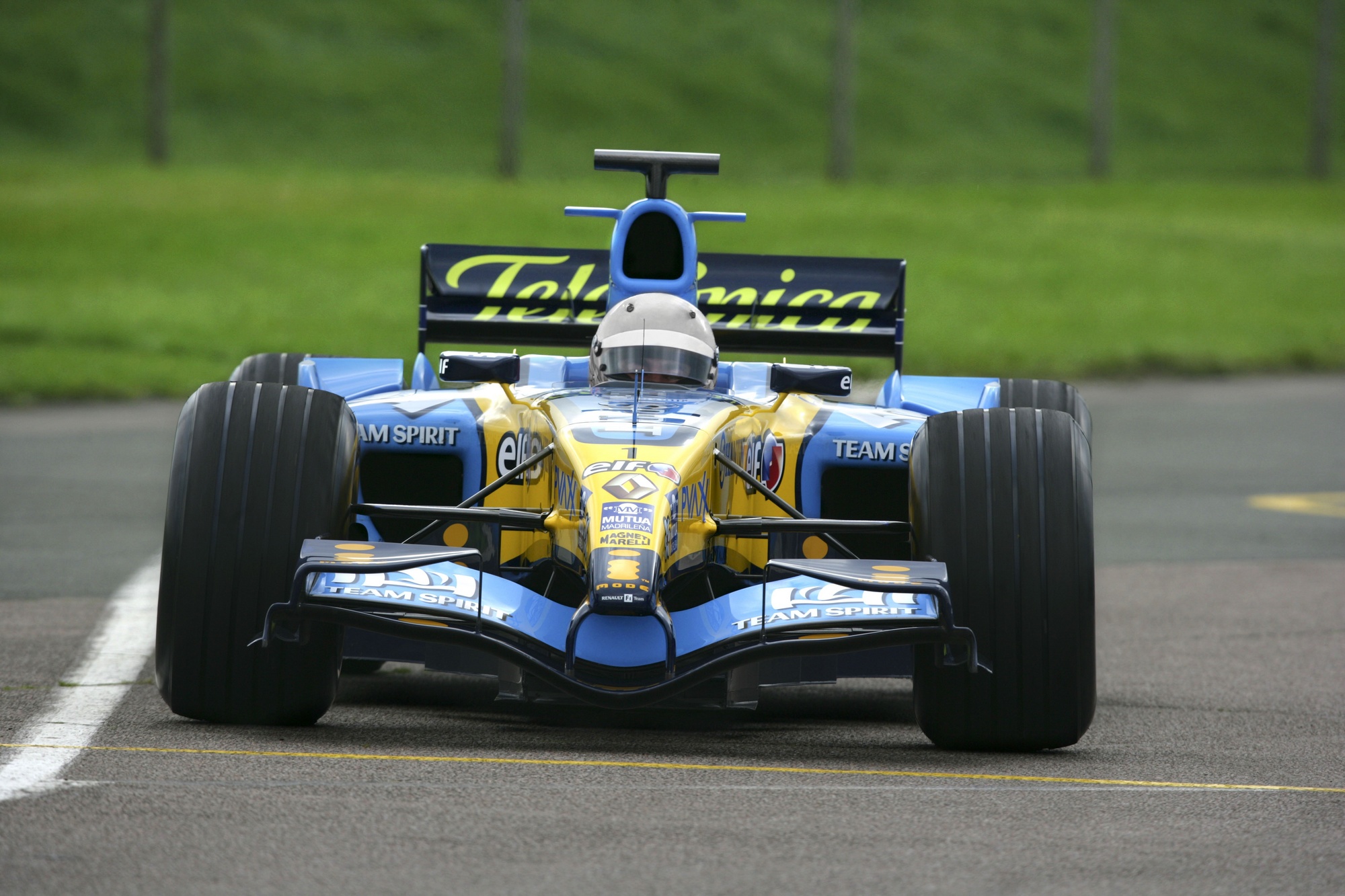 Renault R25 Backgrounds, Compatible - PC, Mobile, Gadgets| 2000x1333 px