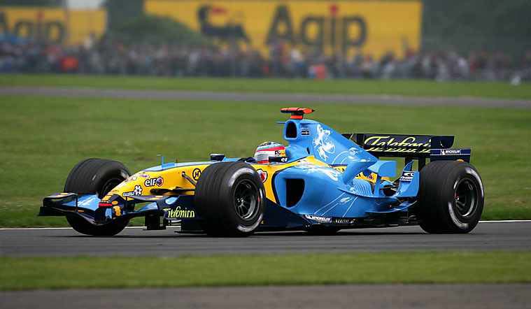 Images of Renault R25 | 759x442