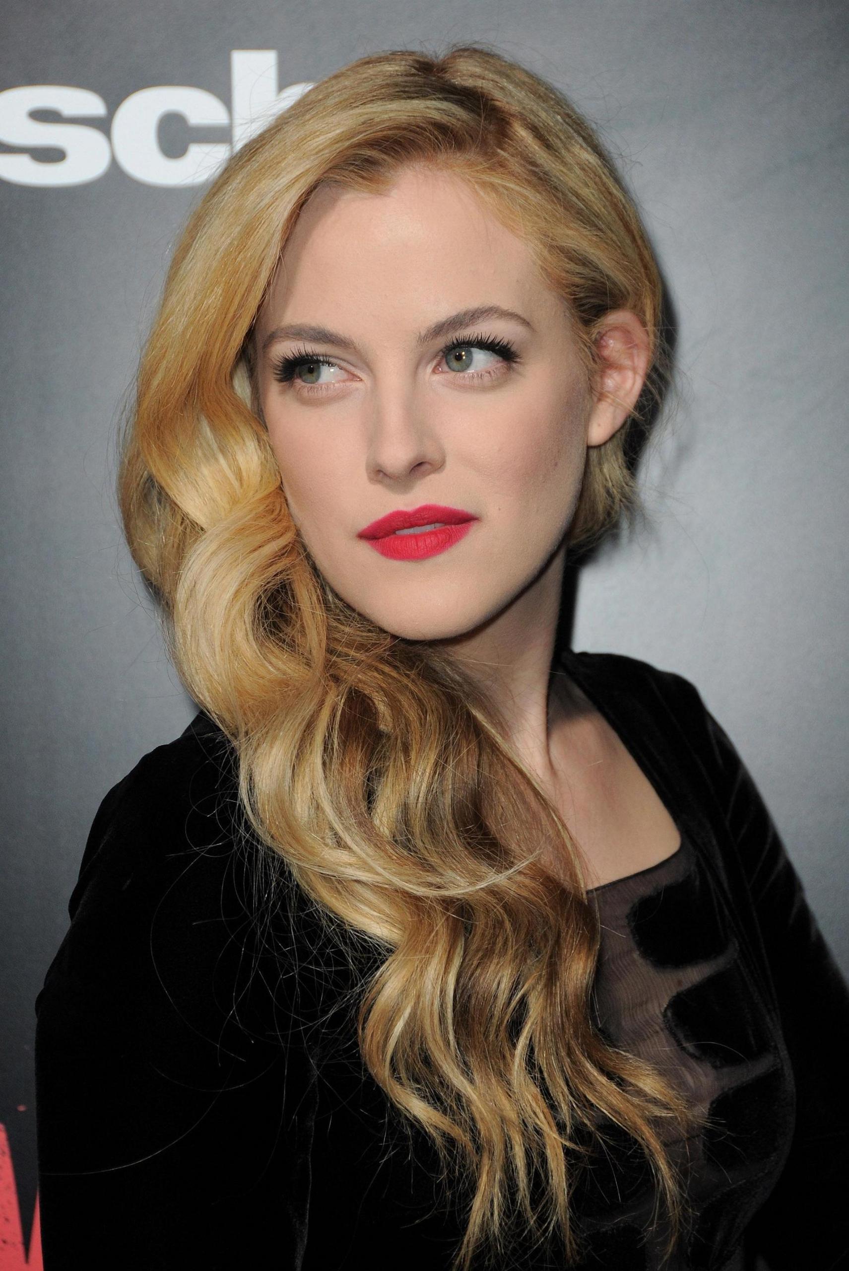 Amazing Riley Keough Pictures & Backgrounds