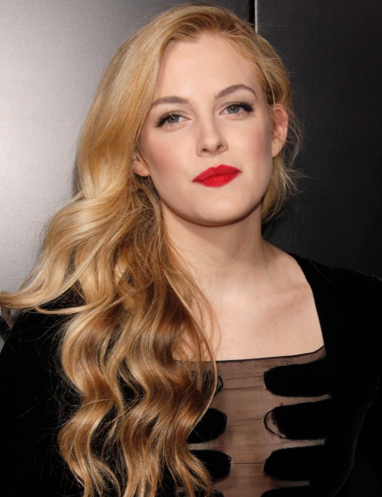 Nice Images Collection: Riley Keough Desktop Wallpapers