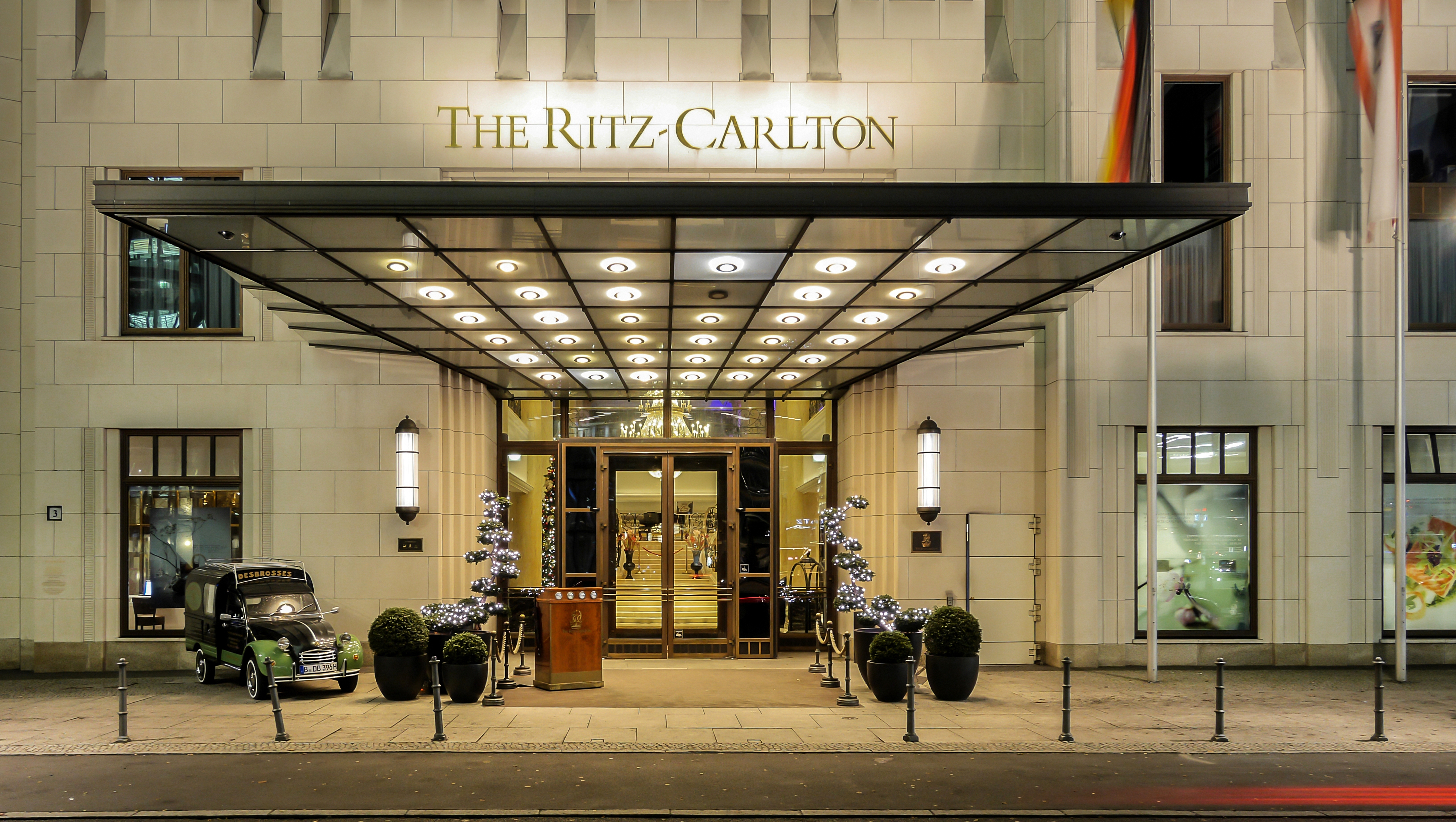 Amazing Ritz-Carlton, Berlin Pictures & Backgrounds