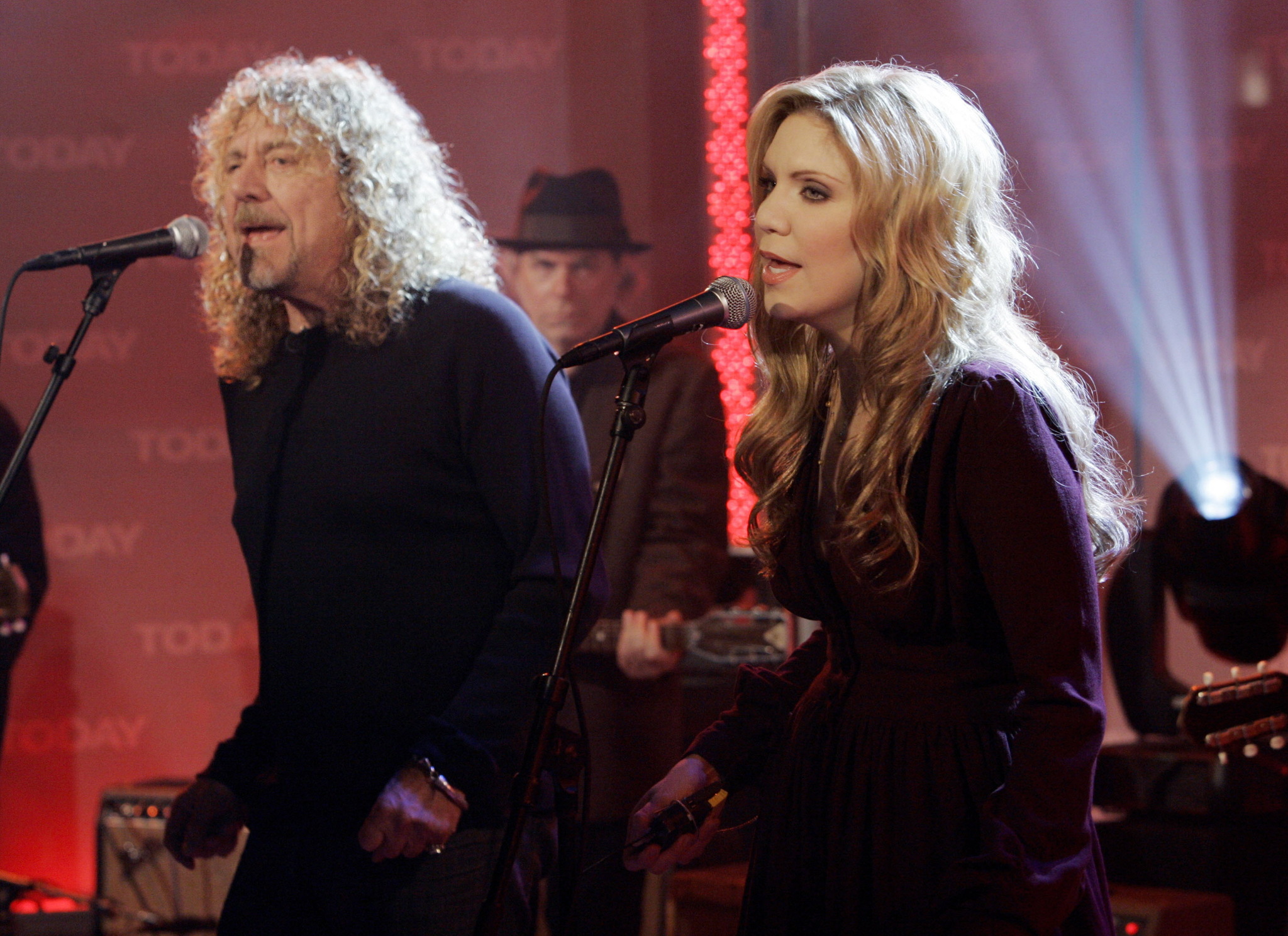 HD Quality Wallpaper | Collection: Music, 2048x1488 Robert Plant And Alison Krauss