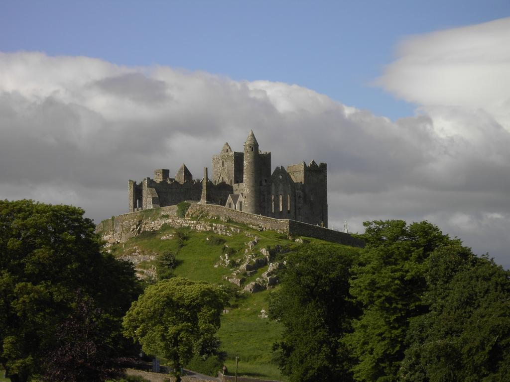 HD Quality Wallpaper | Collection: Man Made, 1024x768 Rock Of Cashel