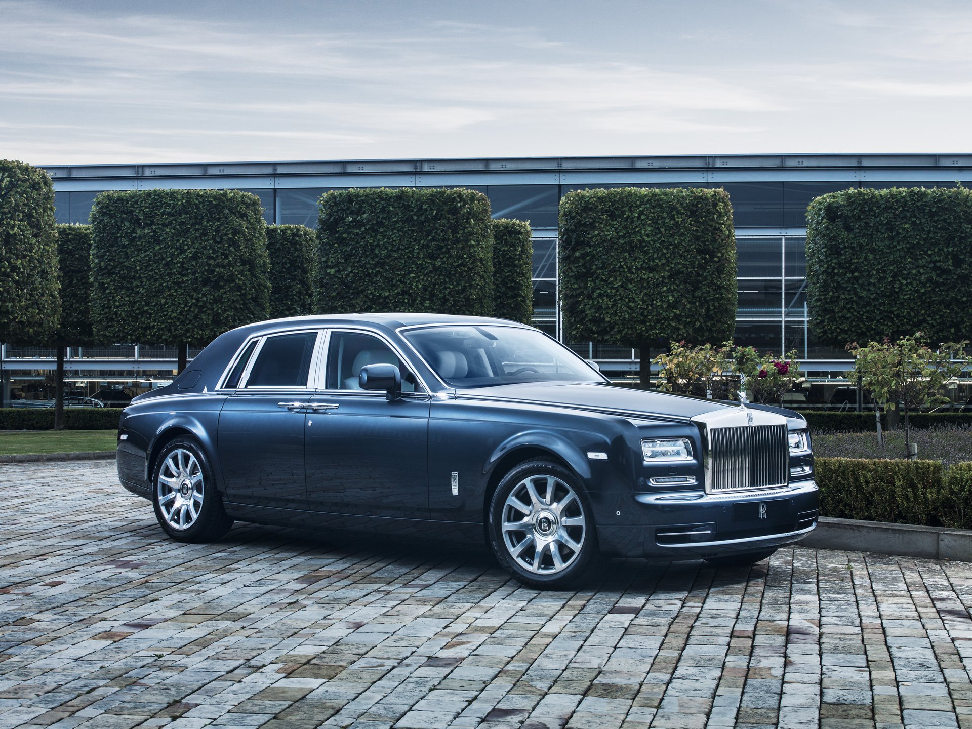 Amazing Rolls Royce Phantom Pictures & Backgrounds