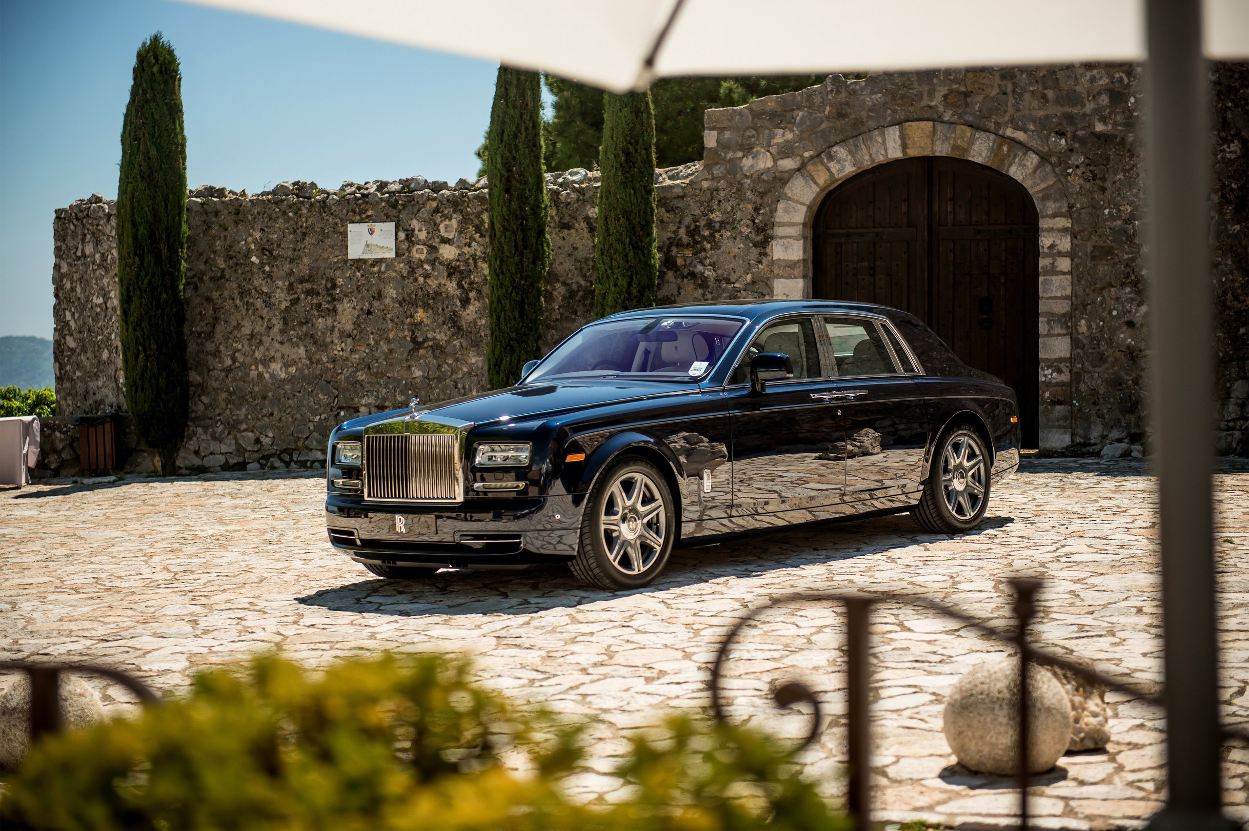 High Resolution Wallpaper | Rolls Royce Phatom 2560x1703 px