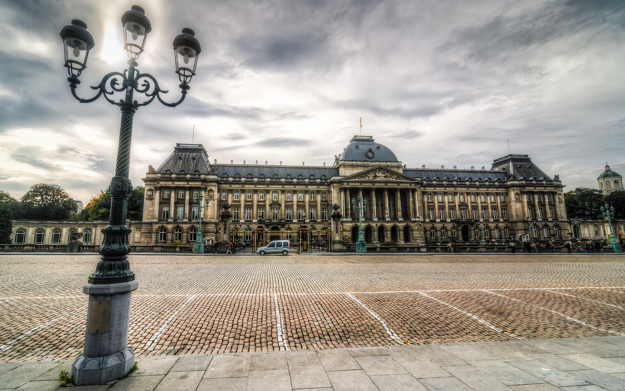 HD Quality Wallpaper | Collection: Man Made, 2048x1280 Royal Palace Of Brussels