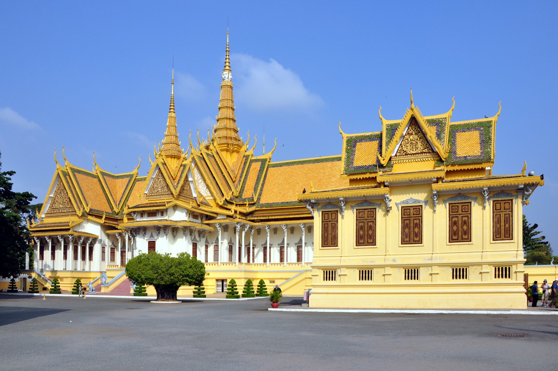 High Resolution Wallpaper | Royal Palace, Phnom Penh 1800x1196 px