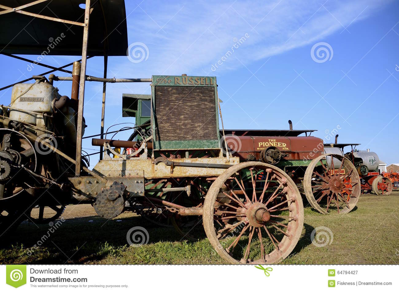 HQ Russell Steam Tractor Wallpapers | File 192.43Kb