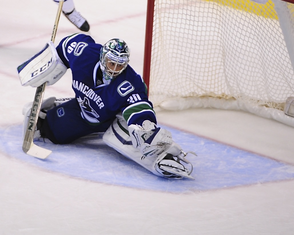 Ryan Miller Backgrounds, Compatible - PC, Mobile, Gadgets| 1028x822 px