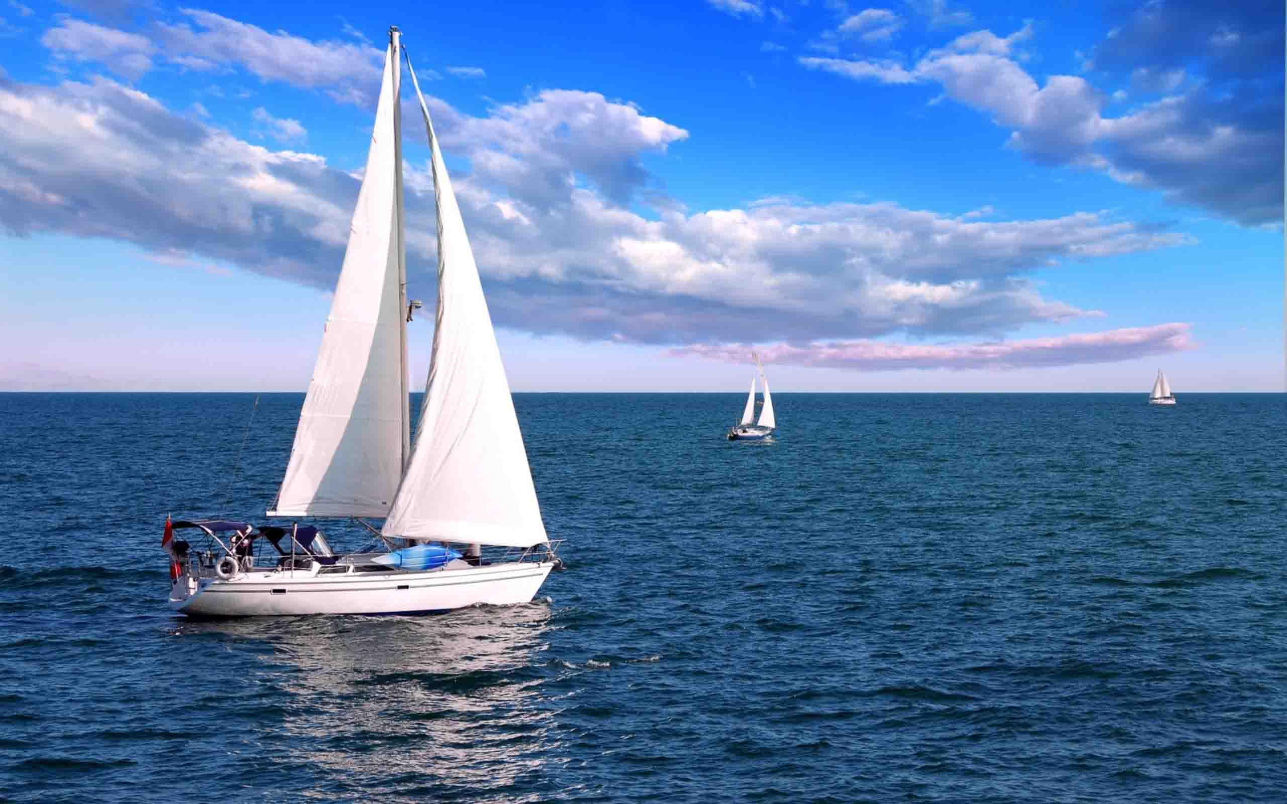 High Resolution Wallpaper | Sailing Boat 2560x1600 px