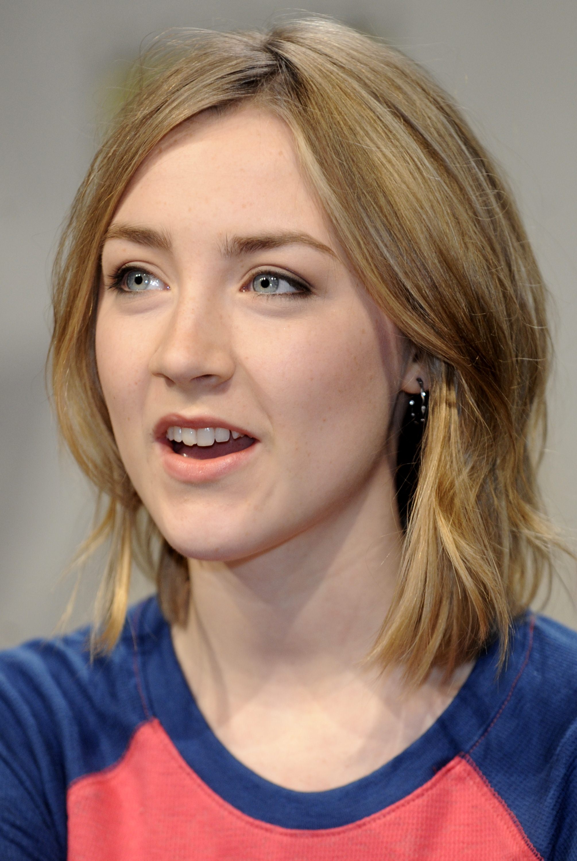 Amazing Saoirse Ronan Pictures & Backgrounds
