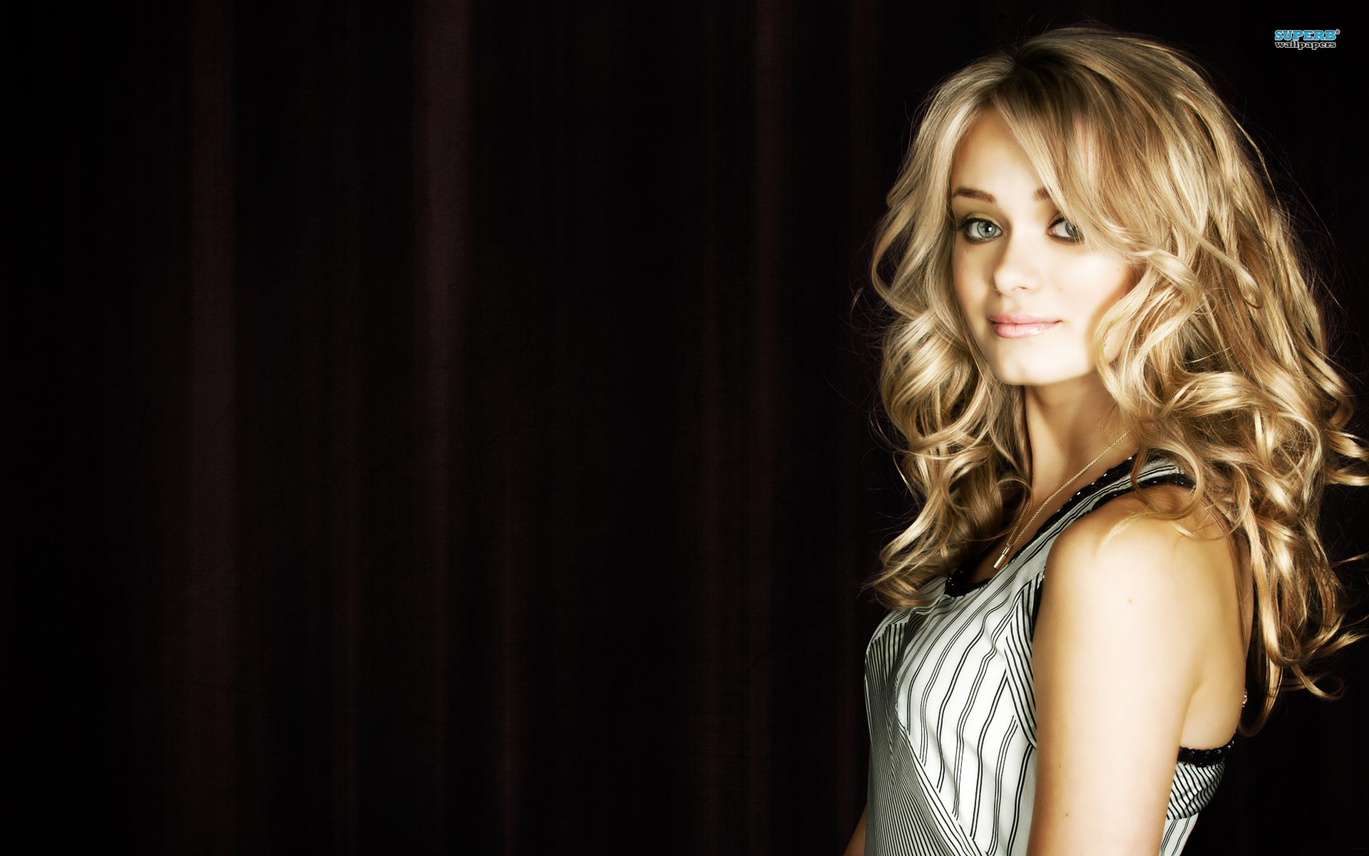 Sara Paxton High Quality Background on Wallpapers Vista