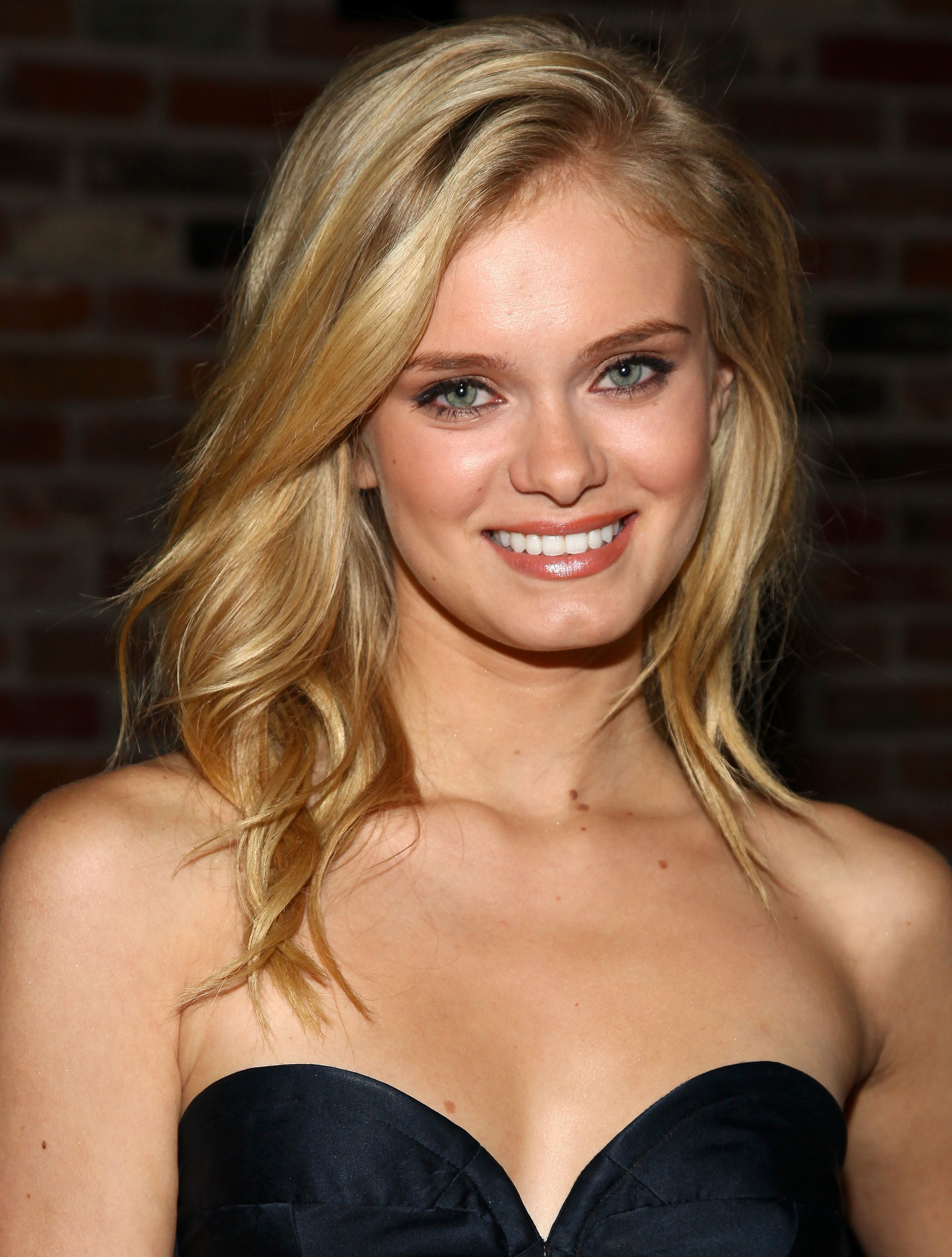 HD Quality Wallpaper | Collection: Women, 2273x3000 Sara Paxton