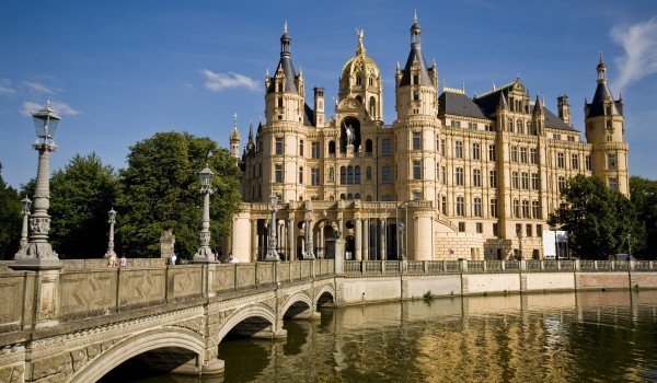 HD Quality Wallpaper | Collection: Man Made, 600x350 Schwerin Palace