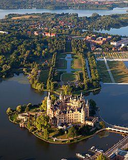 HQ Schwerin Palace Wallpapers | File 28.06Kb