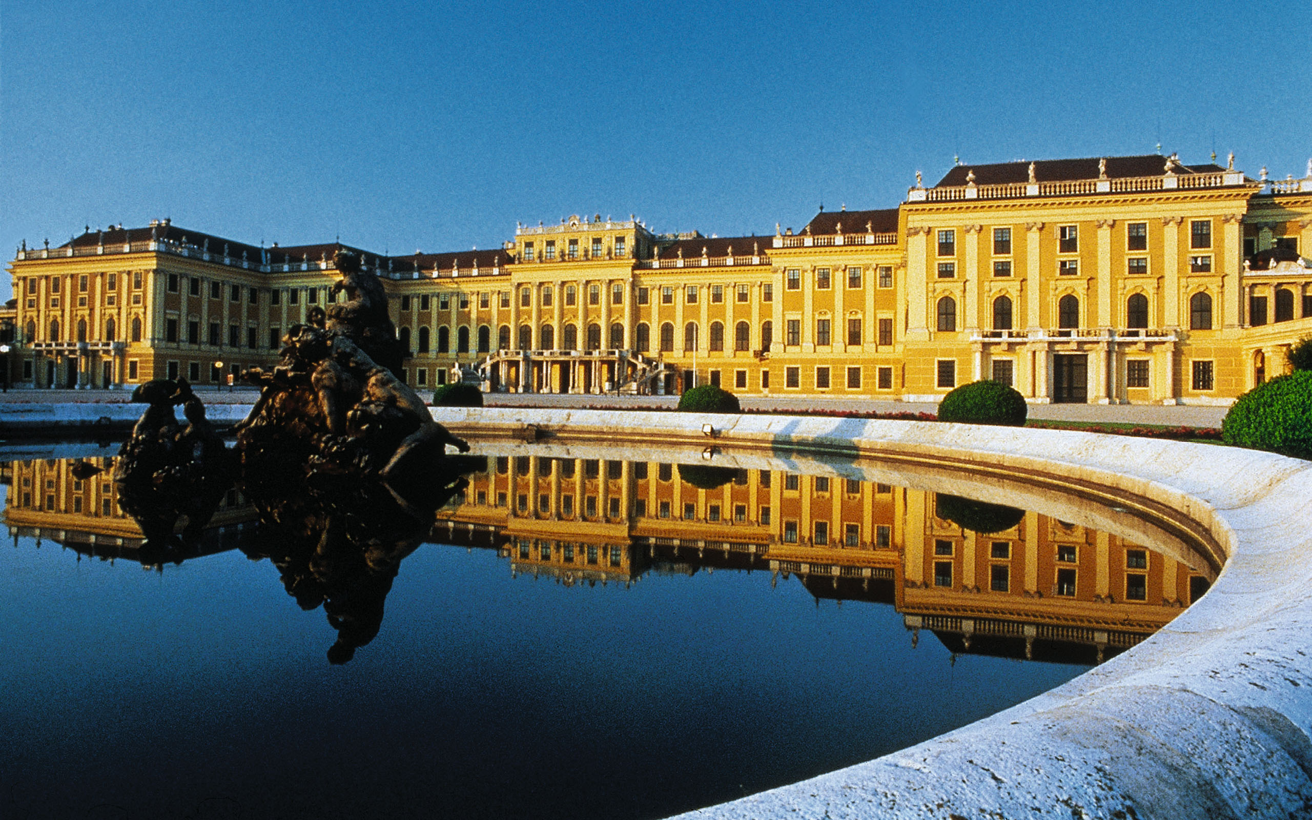 2560x1600 > Schönbrunn Palace Wallpapers