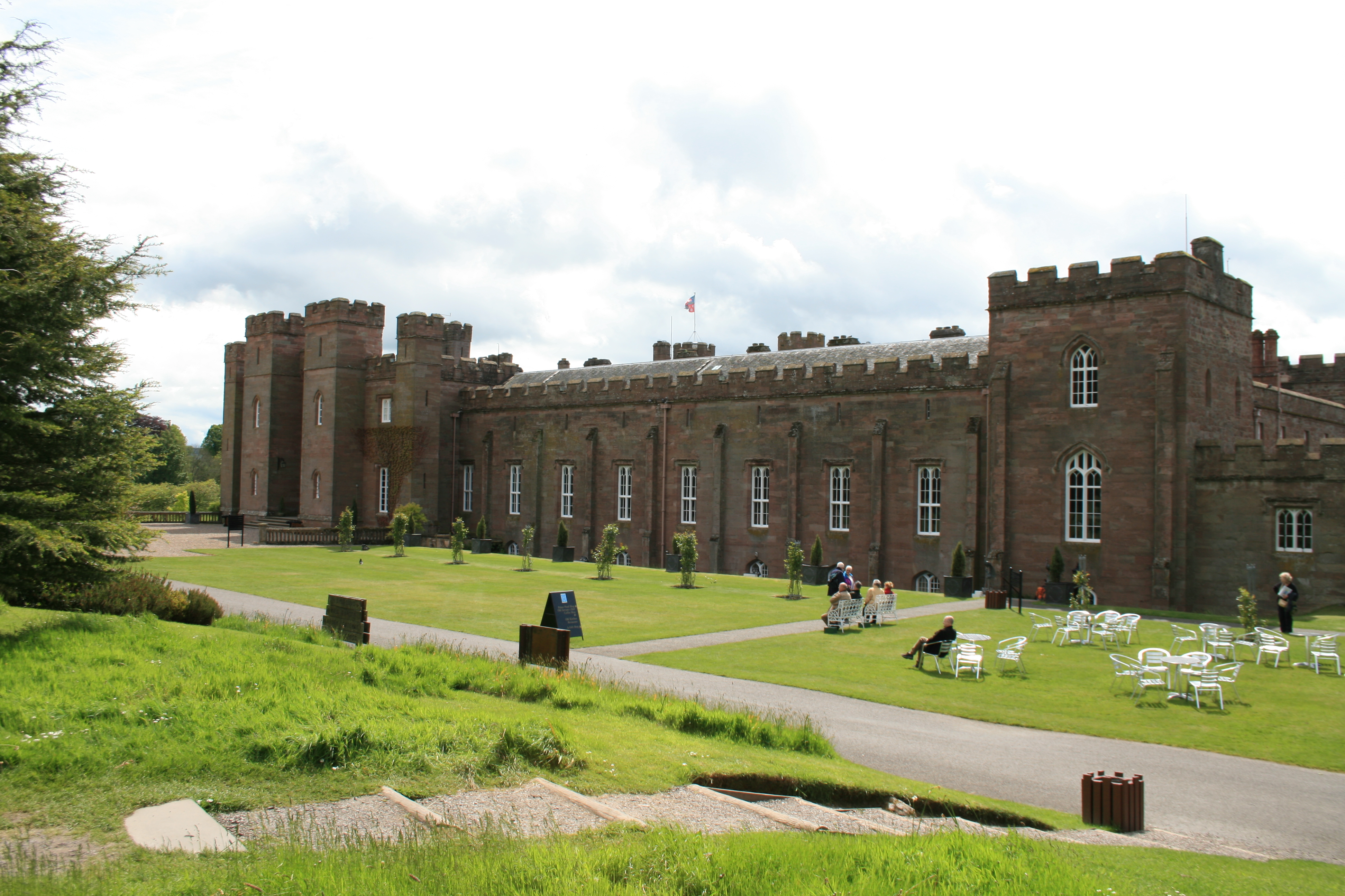High Resolution Wallpaper | Scone Palace 3888x2592 px