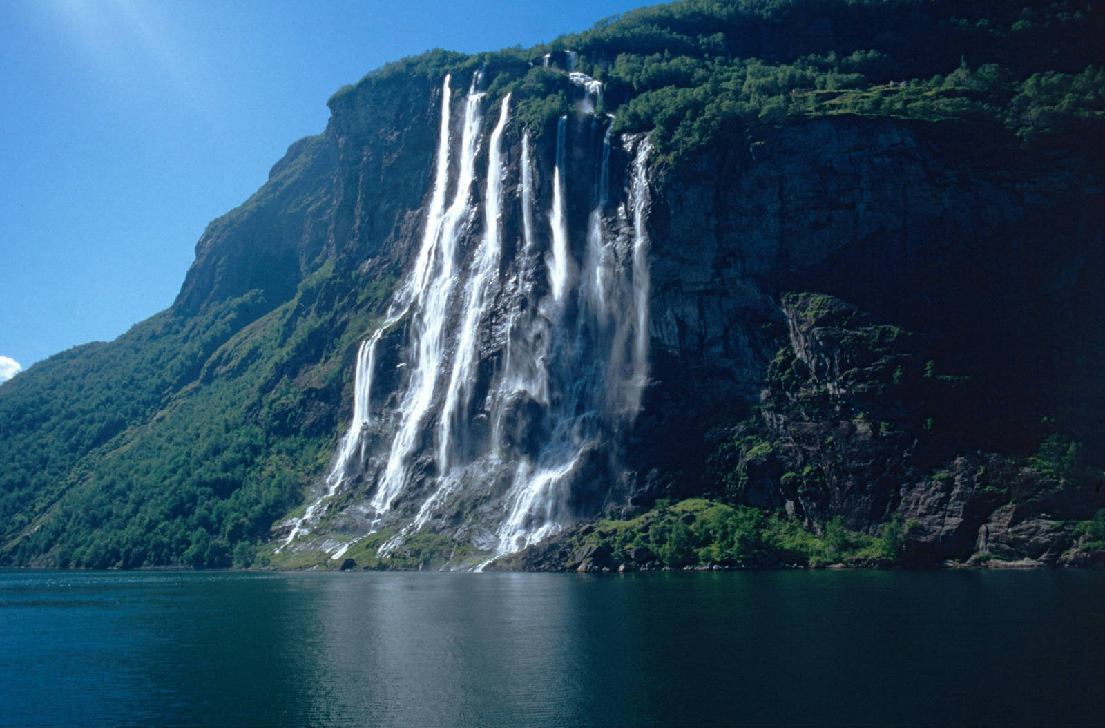 HQ Seven Sisters Waterfall, Norway Wallpapers | File 221.55Kb