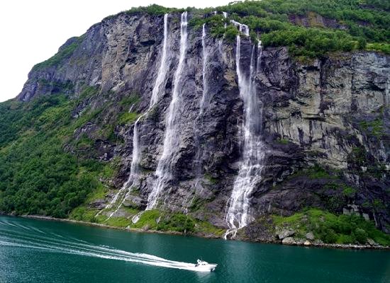 Images of Seven Sisters Waterfall, Norway | 550x400