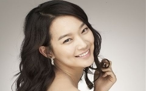 Amazing Shin Min-a Pictures & Backgrounds