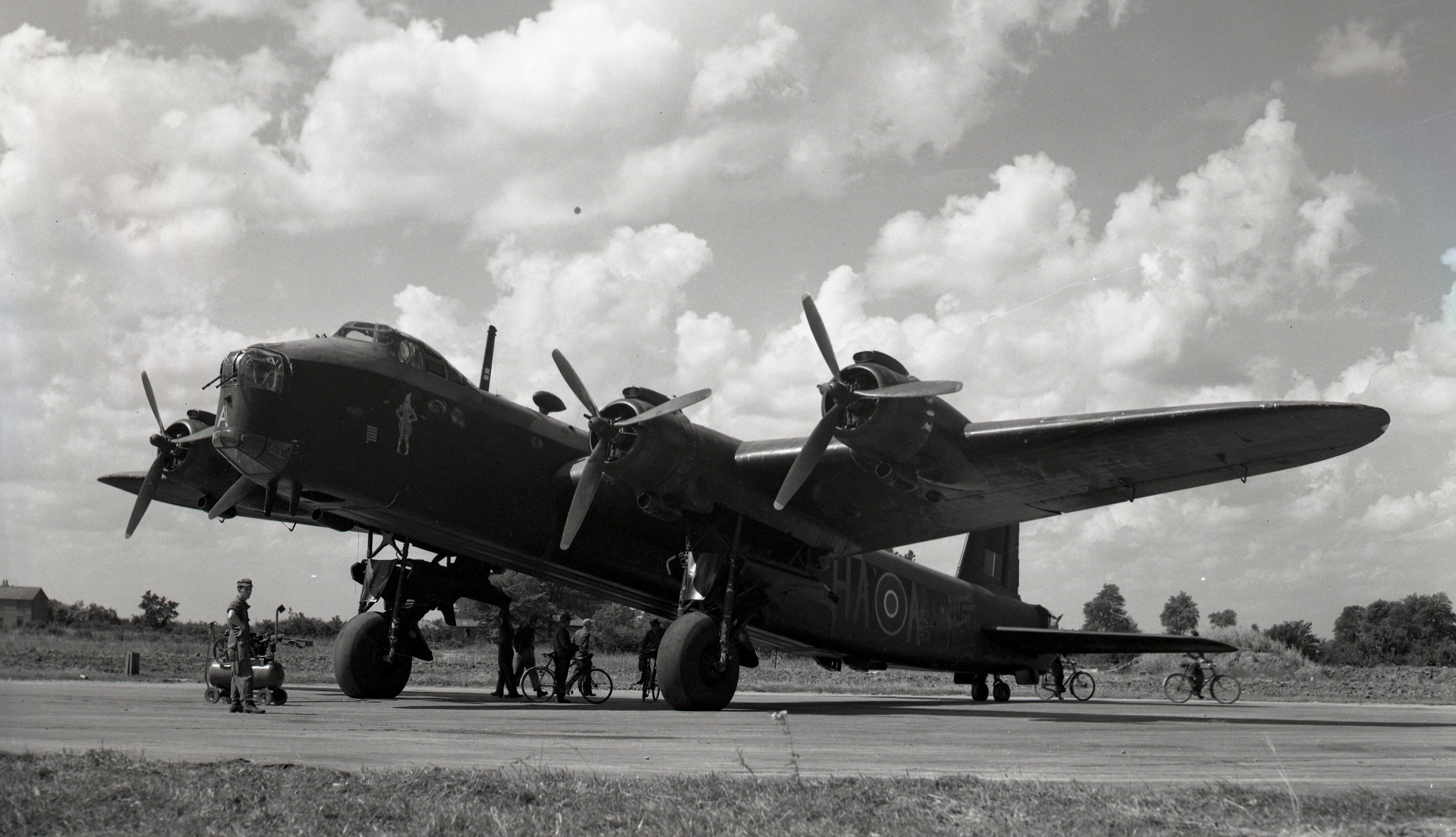 Amazing Short Stirling Pictures & Backgrounds