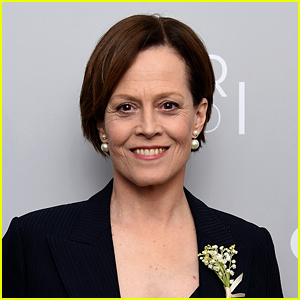 HD Quality Wallpaper | Collection: Celebrity, 300x300 Sigourney Weaver