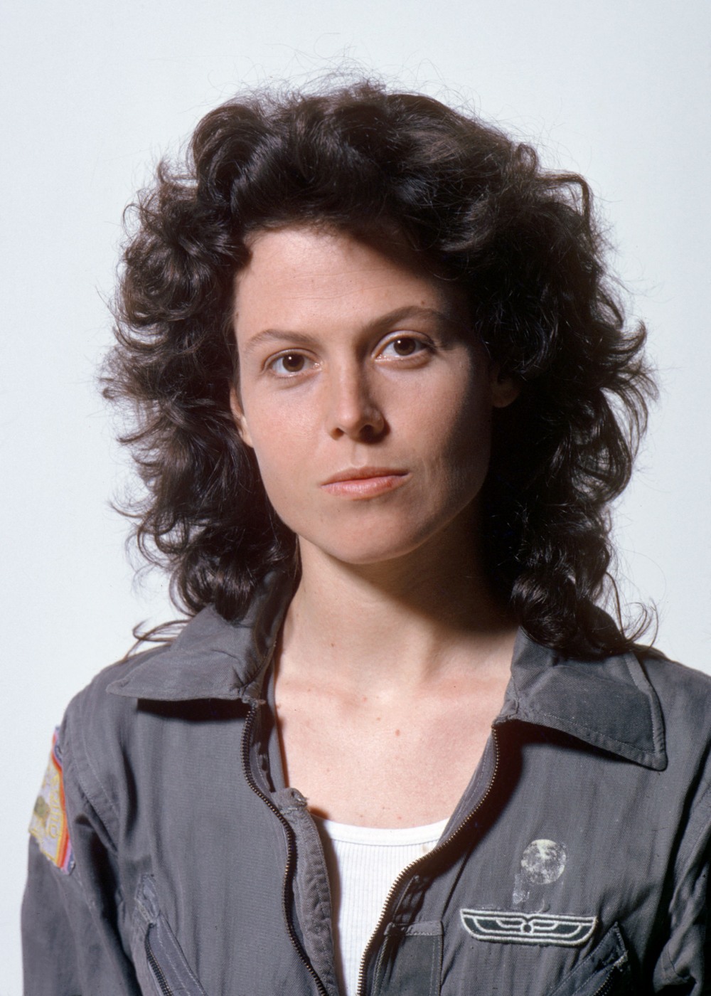 HD Quality Wallpaper | Collection: Celebrity, 1000x1400 Sigourney Weaver