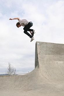 High Resolution Wallpaper | Skateboarding 220x330 px
