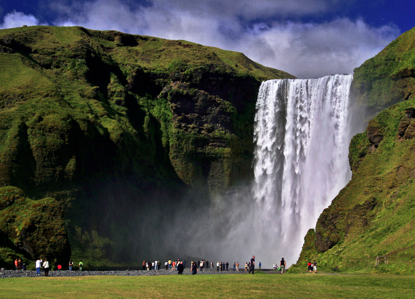 HD Quality Wallpaper | Collection: Earth, 1378x994 Skógafoss Waterfall