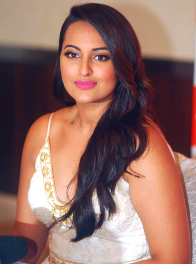 650px x 877px - Sonakshi Sinha wallpapers, Celebrity, HQ Sonakshi Sinha pictures | 4K  Wallpapers 2019