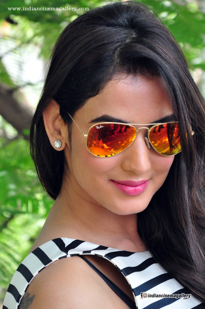 Nice Images Collection: Sonal Chauhan Desktop Wallpapers