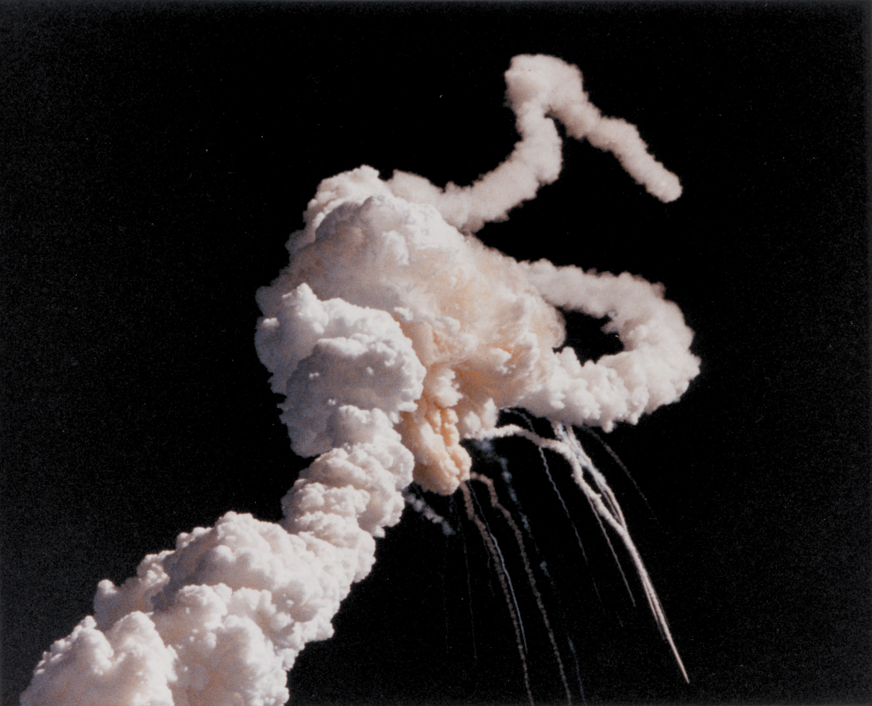 Amazing Space Shuttle Challenger Pictures & Backgrounds