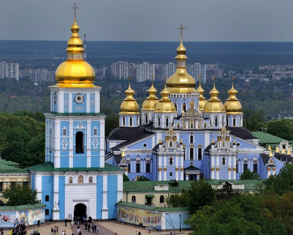 HD Quality Wallpaper | Collection: Religious, 600x480 St. Michael's Golden-domed Monastery
