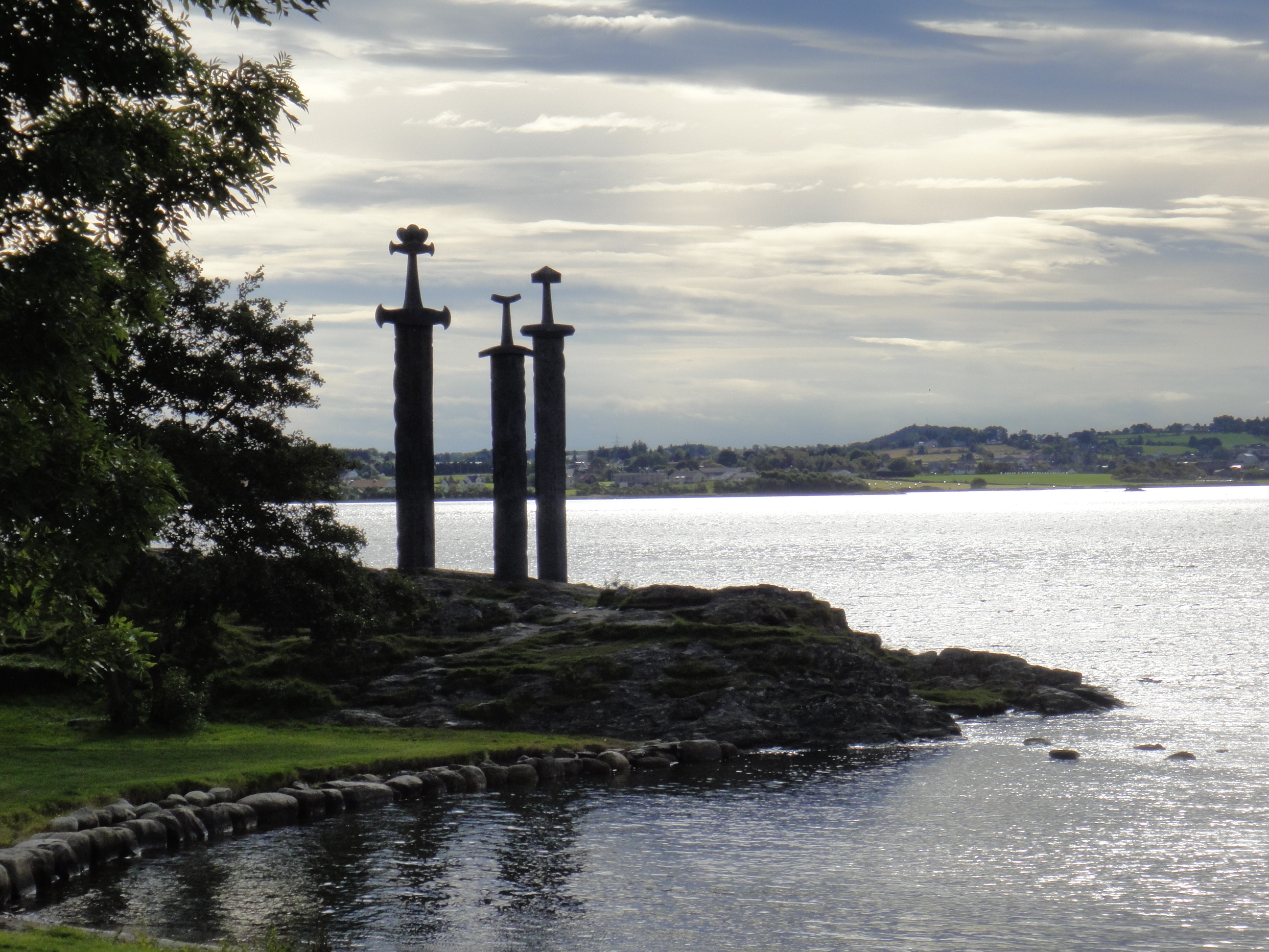 Stavanger Swords Monument Backgrounds, Compatible - PC, Mobile, Gadgets| 2592x1944 px