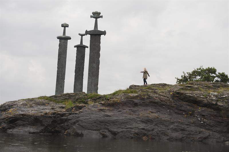 HQ Stavanger Swords Monument Wallpapers | File 40.38Kb
