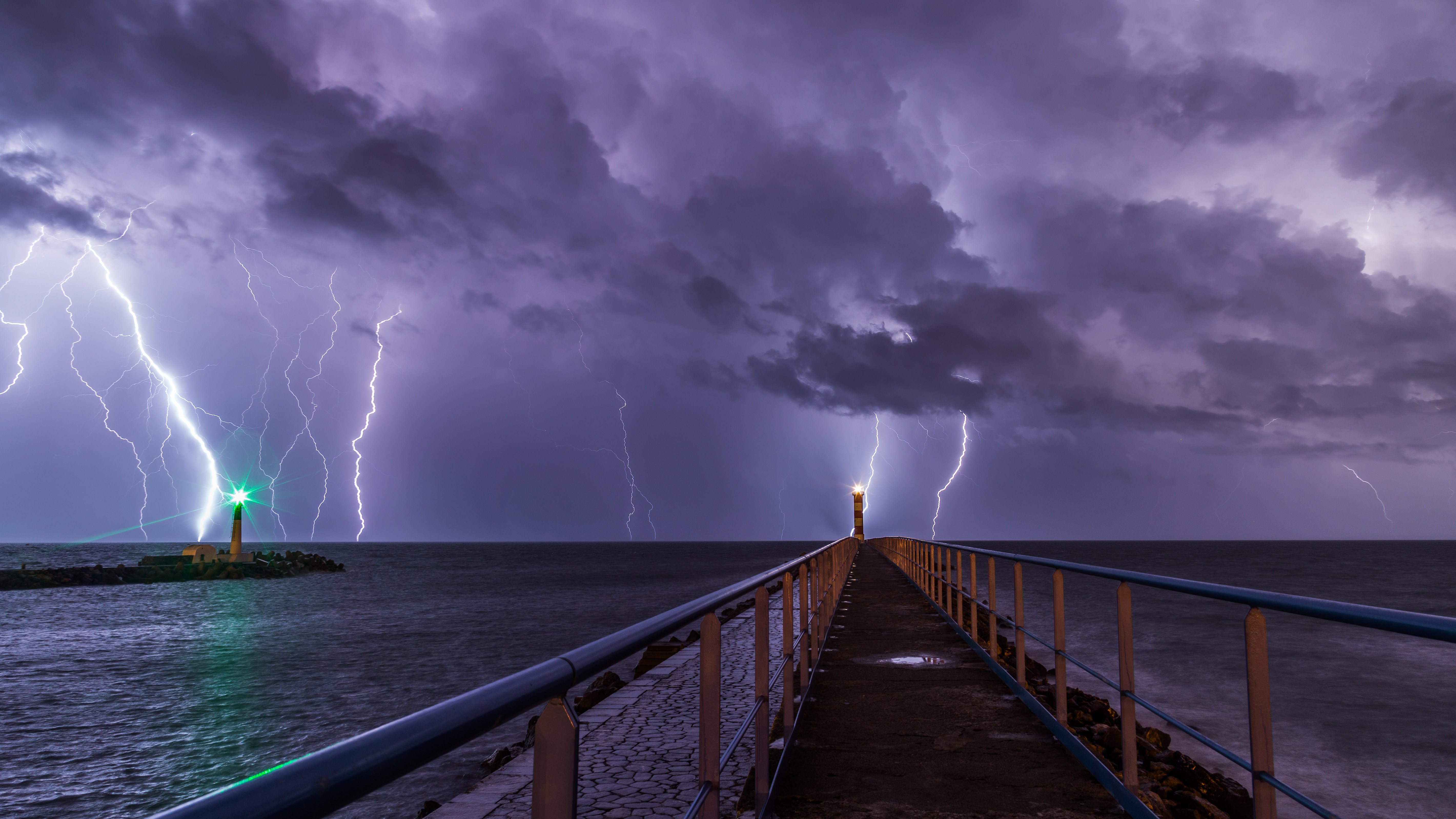 Amazing Storm Pictures & Backgrounds