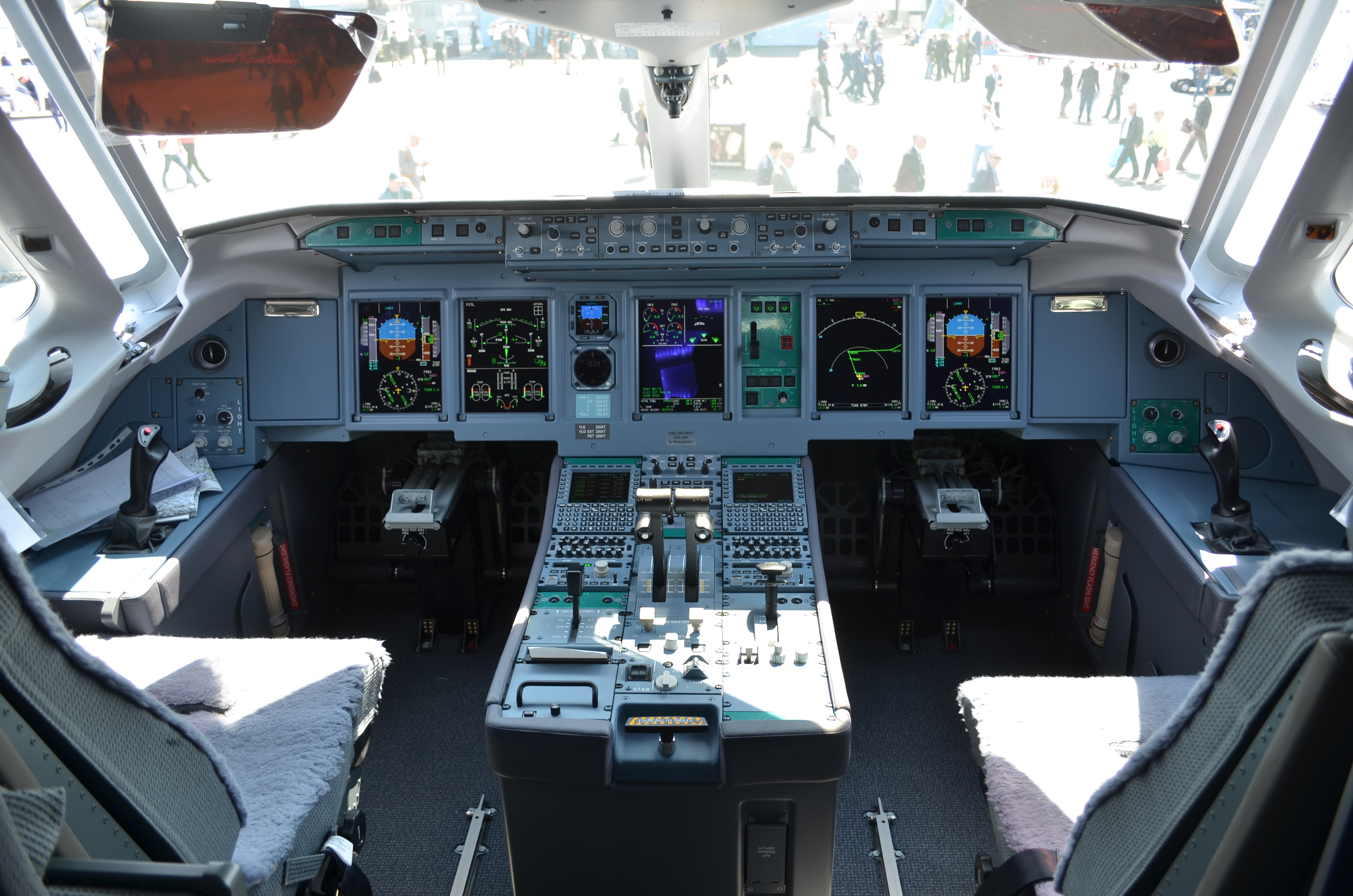 Images of Sukhoi SuperJet 100 | 3696x2448
