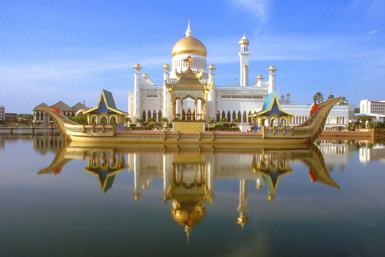 Sultan Omar Ali Saifuddin Mosque Backgrounds, Compatible - PC, Mobile, Gadgets| 1296x864 px