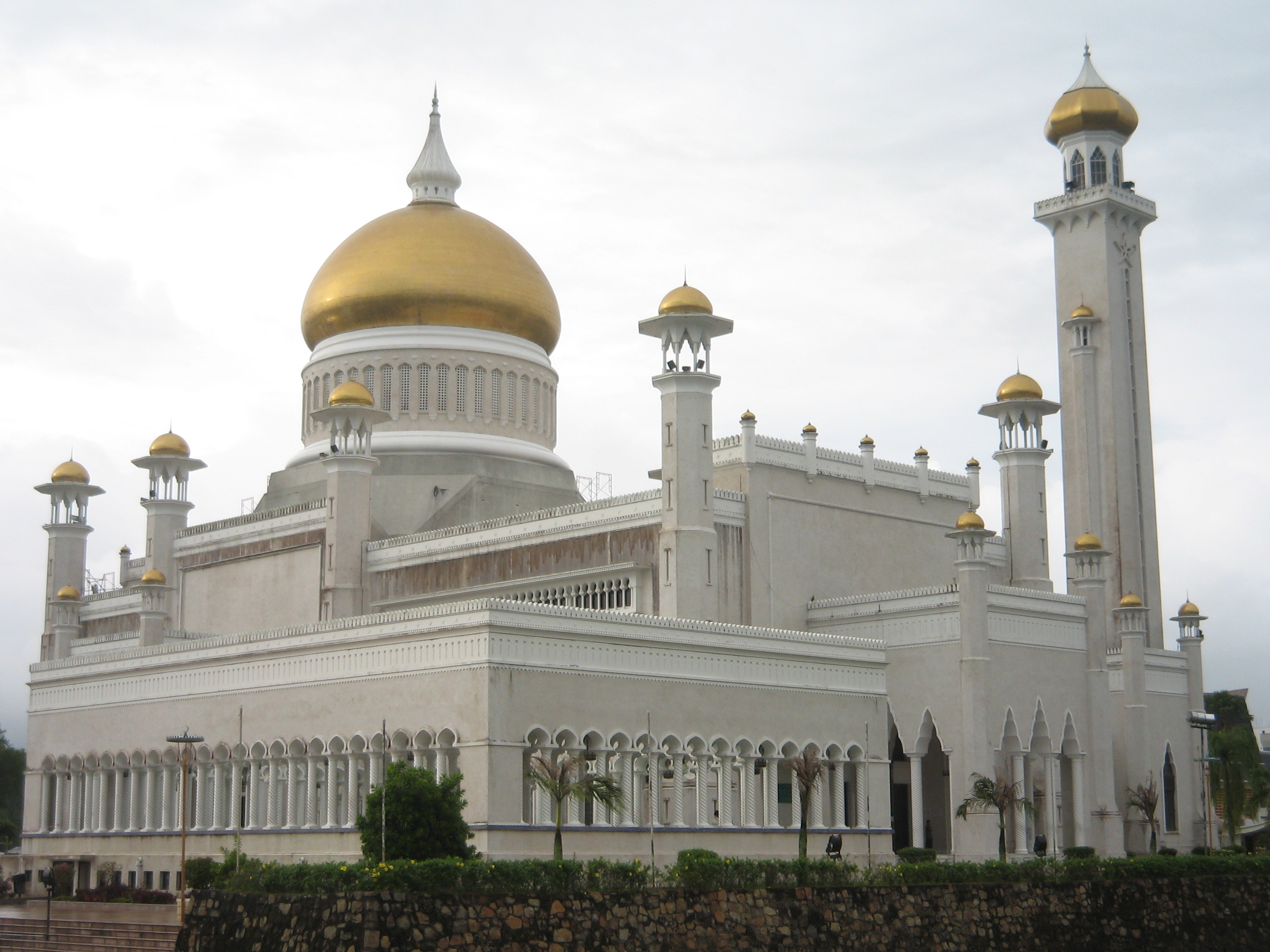 Amazing Sultan Omar Ali Saifuddin Mosque Pictures & Backgrounds