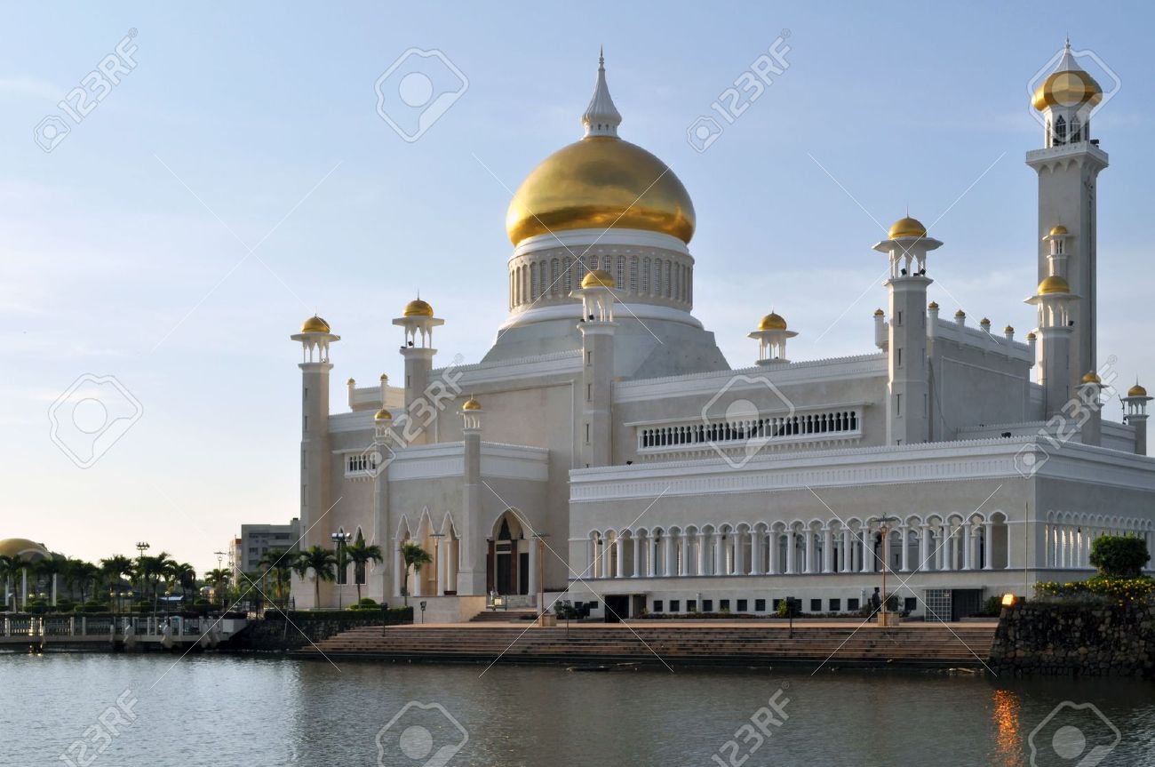 Sultan Omar Ali Saifuddin Mosque High Quality Background on Wallpapers Vista