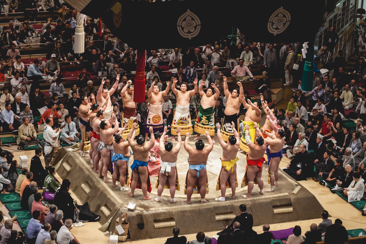 HQ Sumo Gathering Wallpapers | File 275.2Kb