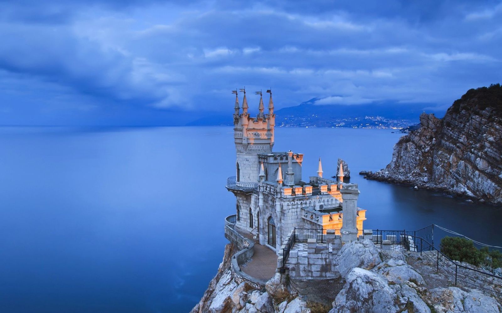 Images of Swallow's Nest | 1600x1000
