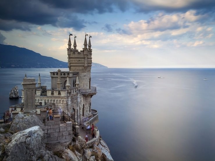 Amazing Swallow's Nest Pictures & Backgrounds