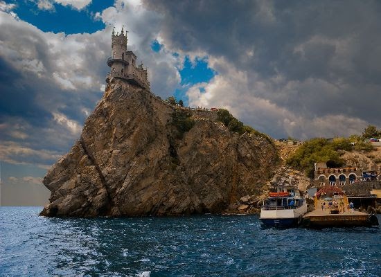 Images of Swallow's Nest | 550x400