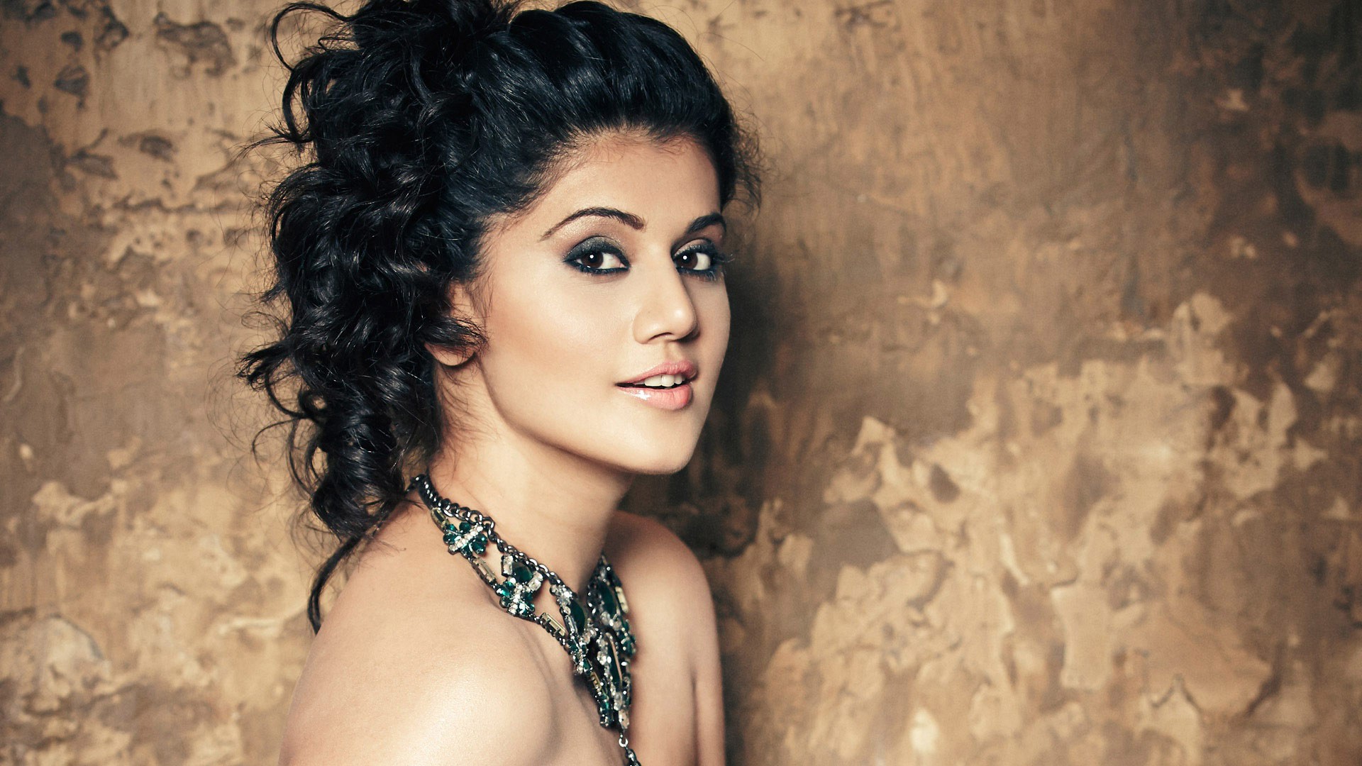 Taapsee Pannu High Quality Background on Wallpapers Vista