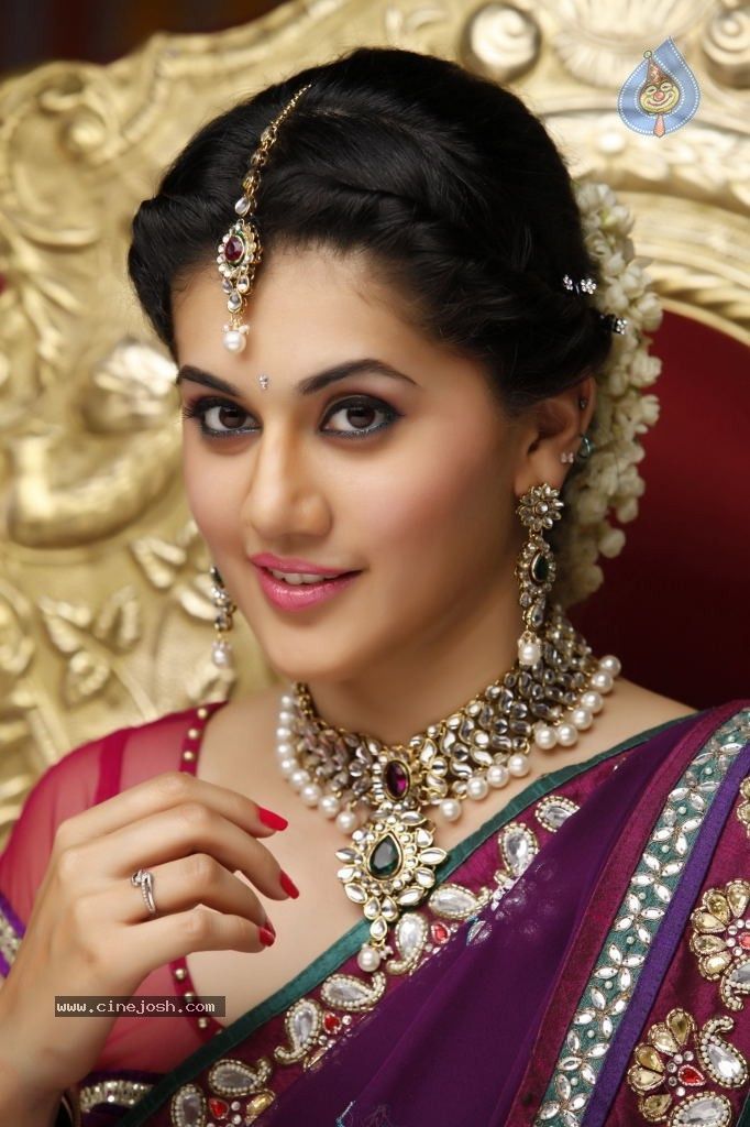 HQ Tapsee Pannu Wallpapers | File 103.52Kb